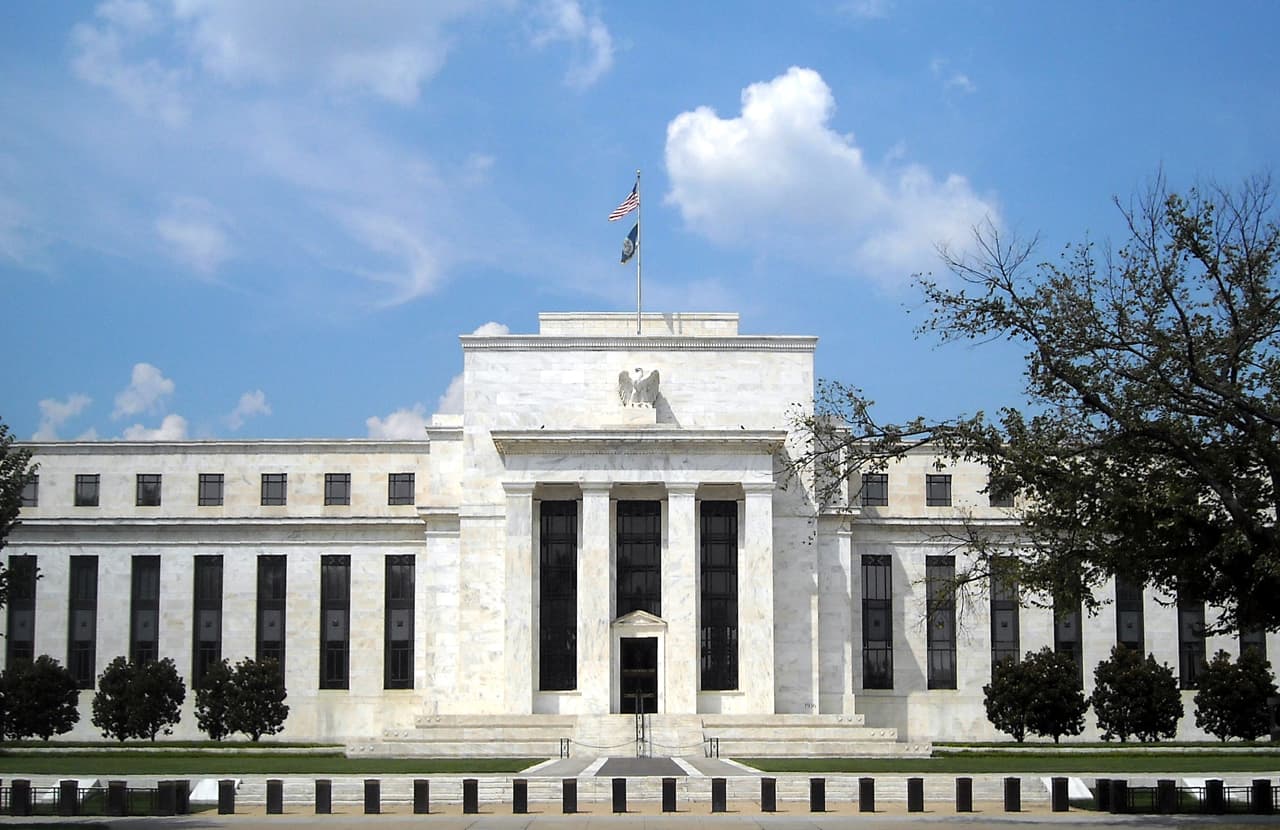 is-the-fed-meeting-its-dual-mandate-on-the-economy-here-now