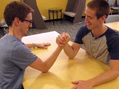 0806_arm-wrestling-2-KG