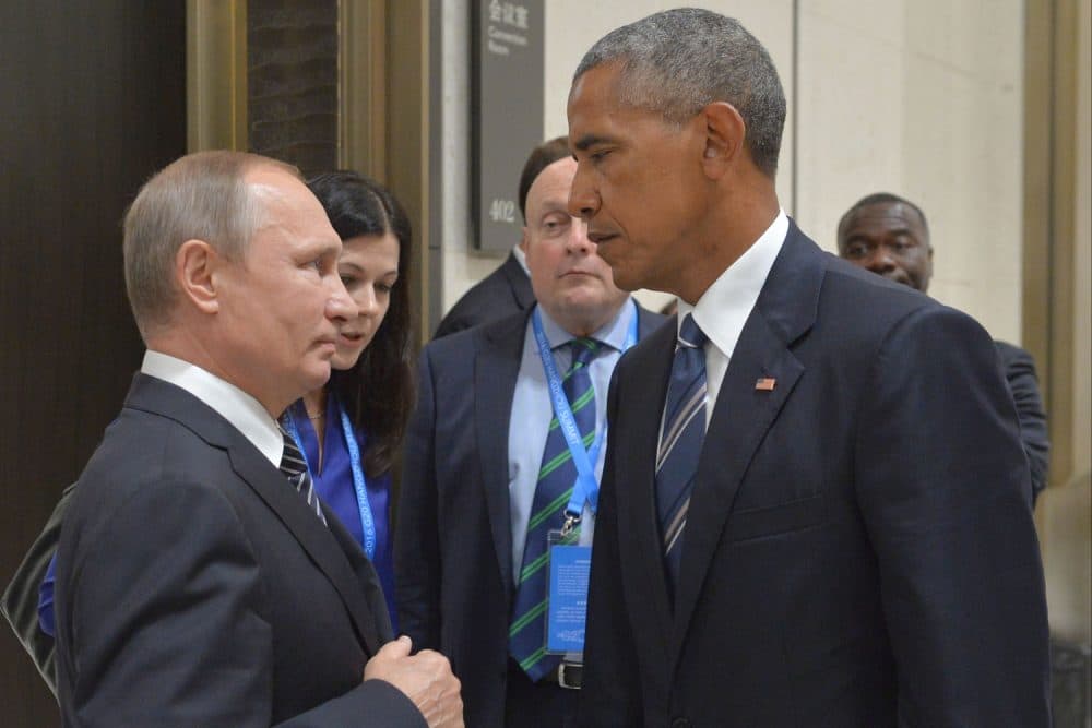 Russian President Vladimir Putin speaks with President Barack Obama in Hangzhou in eastern China's Zhejiang province on Monday, Sept. 5, 2016. (Alexei Druzhinin/Sputnik, Kremlin Pool Photo via AP)