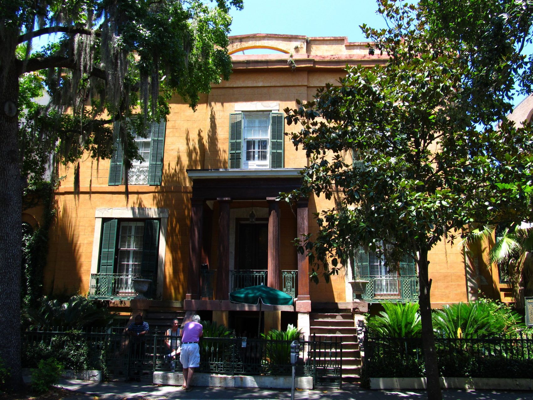 What are some ghost tours in Savannah, Georgia?