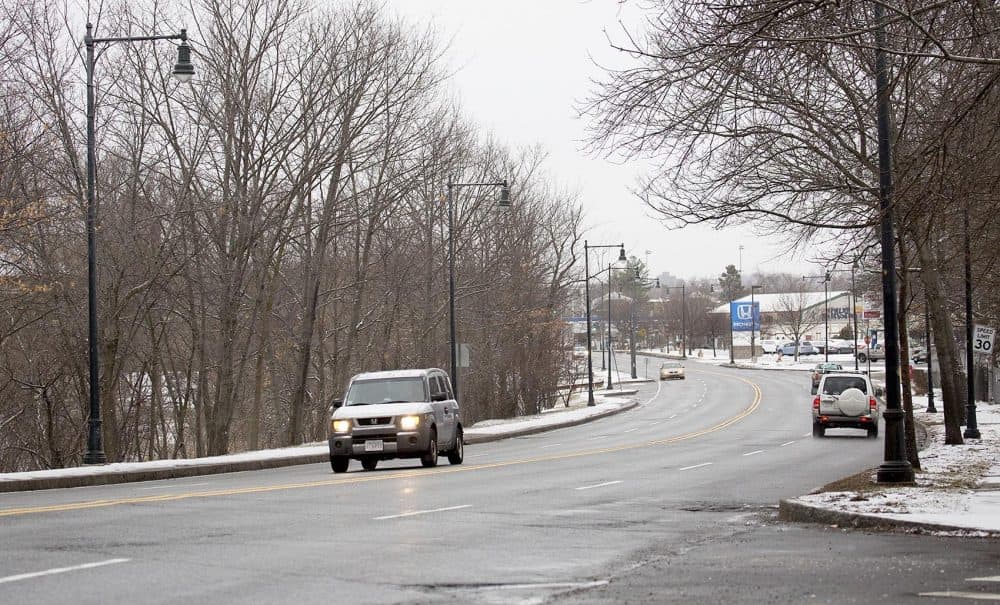 At what is typically the height of the morning rush hour there was little traffic on Fresh Pond Parkway. (Robin Lubbock/WBUR)