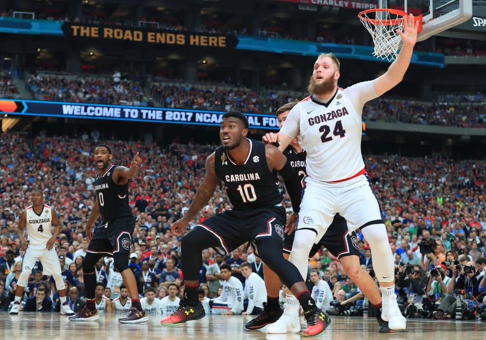 Duane Notice of the South Carolina Gamecocks and Przemek Karnowski of the Gonzaga Bulldogs battle for position during the 2017 NCAA Men's Final Four semifinal at University of Phoenix Stadium on April 1, 2017 in Glendale, Ariz. (Tom Pennington/Getty Images)