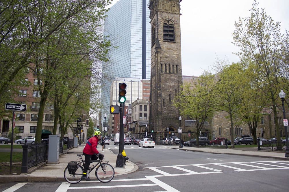 The intersection of Commonwealth Avenue and Clarendon Street (Simón Ríos/WBUR)