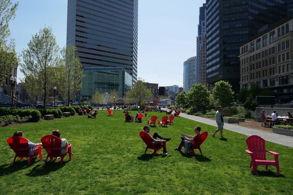 The Big Dig created 300 acres of parks, including Dewey Square Park on Rose Kennedy Greenway. (NewtonCourt/Wikimedia Commons)