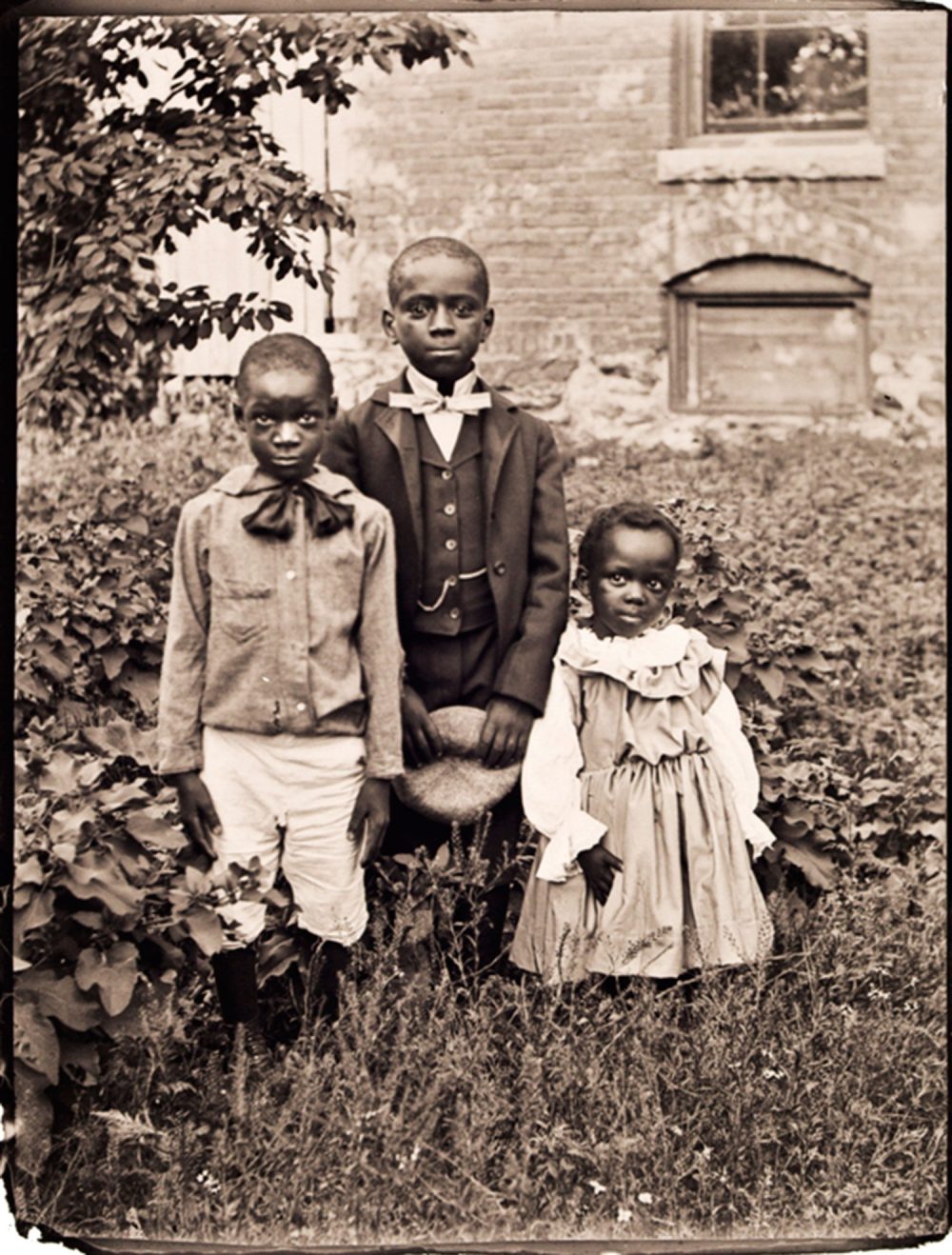 William Bullard, "Hattie, Clarence and Louis Ward," about 1901. (Courtesy Worcester Art Museum)