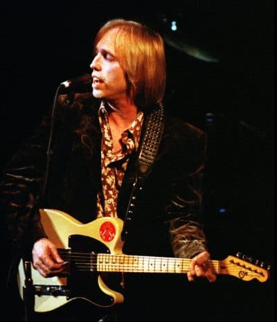 Tom Petty and the Heartbreakers singing "I Won't Back Down" in 1997, at the Fillmore in San Francisco. (Robin Weiner/AP)