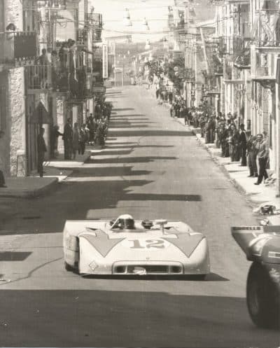 Many of the races were set in urban areas, with thousands of spectators. (Porsche-Werkfoto)