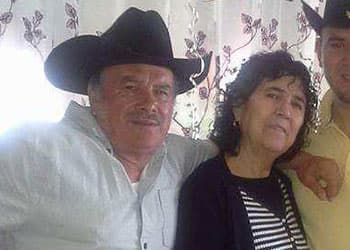 Juan Alecio Samayoa Cabrera, izquierda, con su esposa Blanca Margarita Velázquez. (Cortesía)