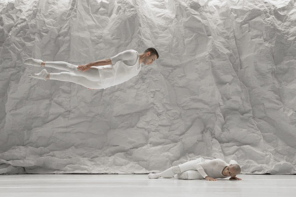 Grupo Corpo performing "Suíte Branca." (Courtesy Jose Luiz Pederneiras)