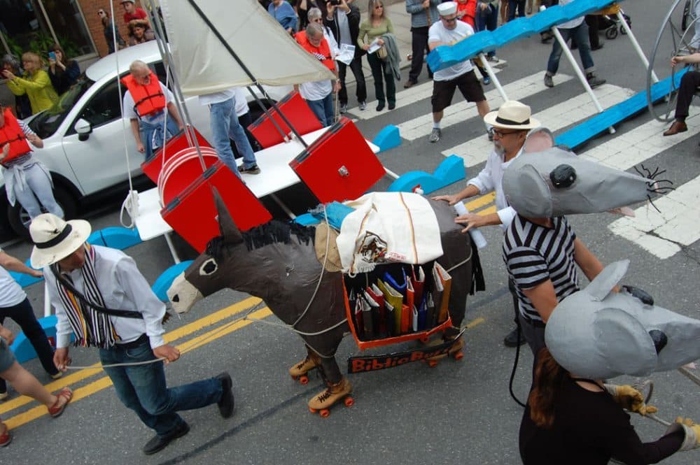 Scott Ruescher and students at Harvard helped construct this papier-mâché, wood, chicken wire and cardboard critter for 2015's Sculpture Race. (Greg Cook/WBUR)