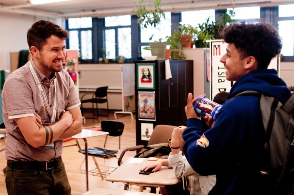 Pa'lante director Luke Woodward speaks with peer leader David Serrano, a sophomore, in the student support room. (Ben James/NEPR)