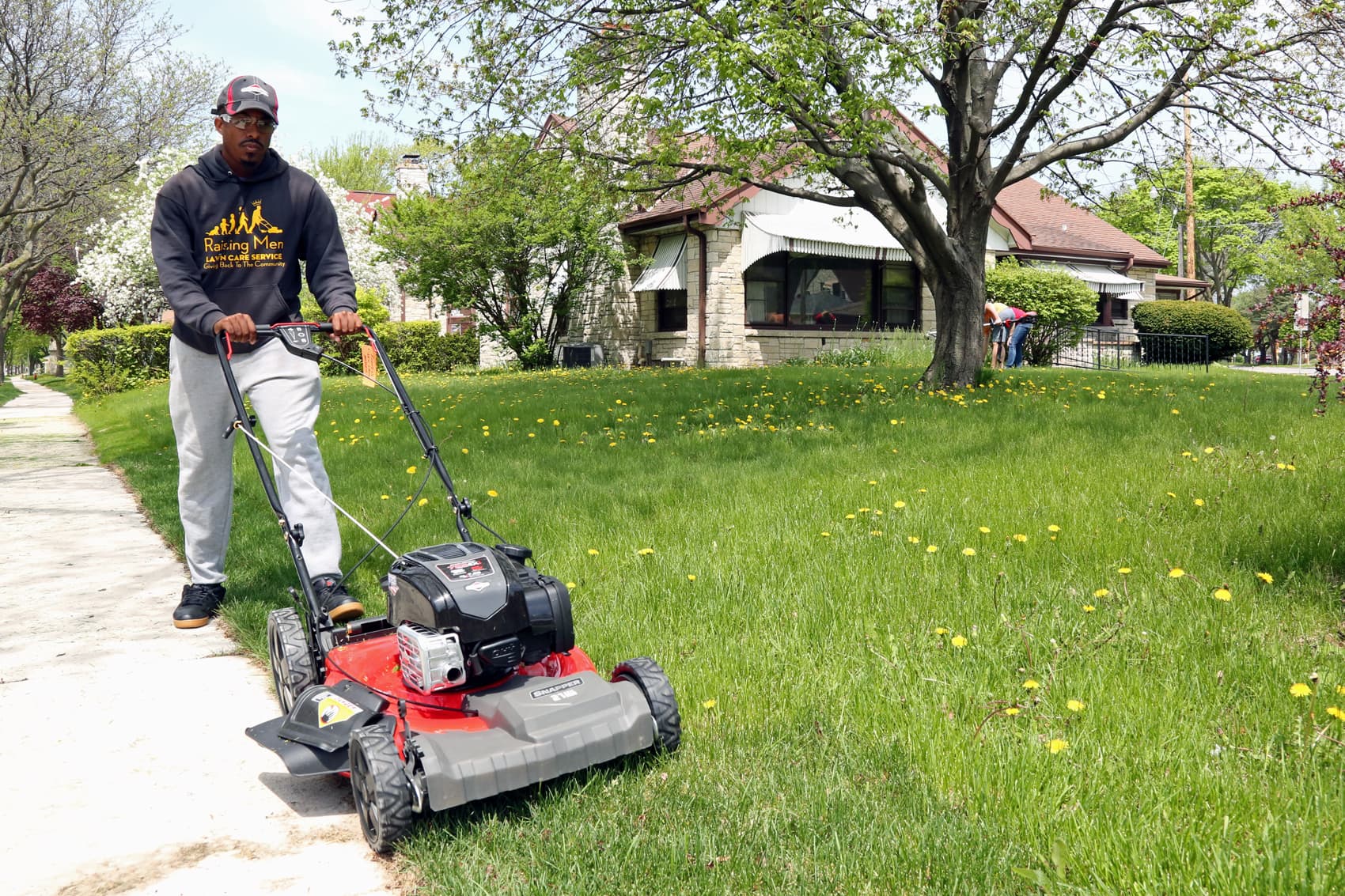 This Man Is On A Mission To Mow Lawns In All 50 States Here & Now