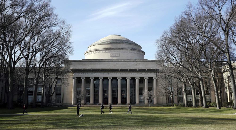 MIT Will Welcome Seniors Back To Campus This Fall | WBUR News