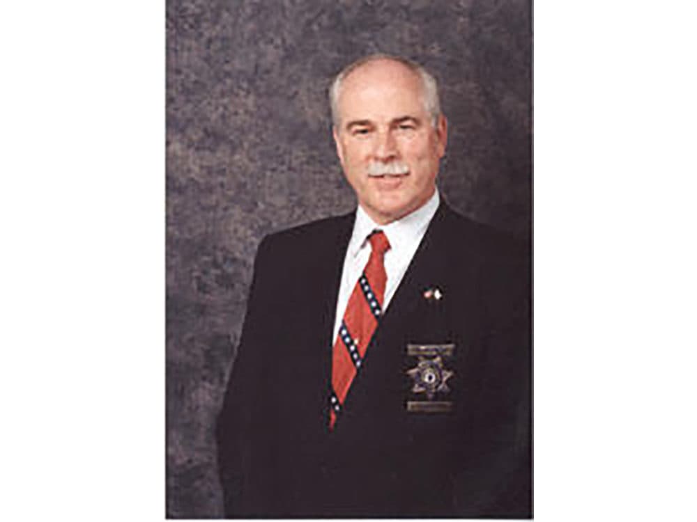 Historians: Tie Worn In Sheriff Hodgson's 2003 Portrait Resembles A