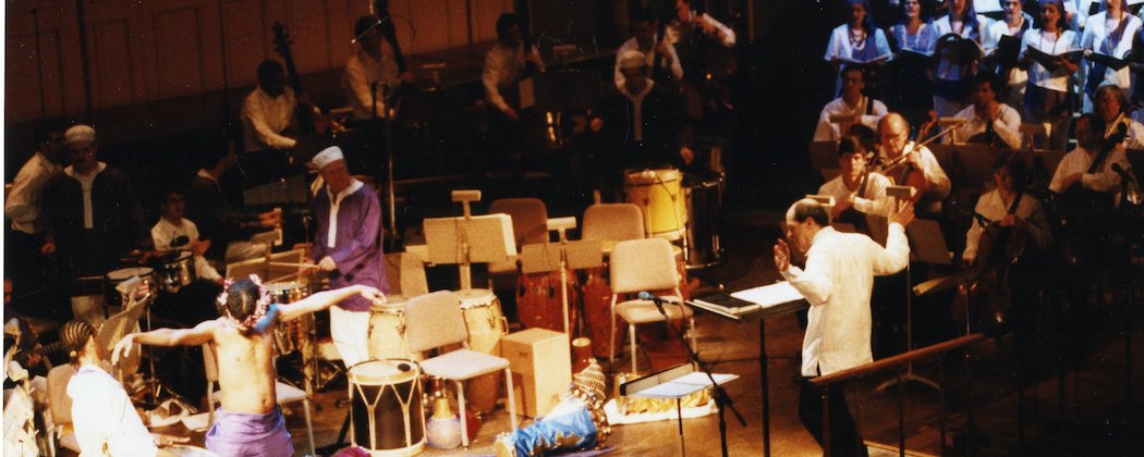Robert Spano leading the 2001 performance of "“La Pasión según San Marcos." (Miro Vintoniv)