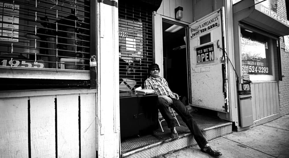 Lynda Morgenroth: Last April, I decided to devote myself to a small, goofy, personal project: to greet every person I encountered on the street. I would say good morning, good evening or hello. (David Salafia/flickr)