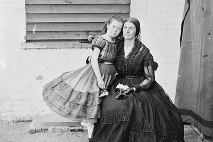 Confederate spymaster Rose O'Neal Greenhow, pictured with her daughter "Little" Rose in Washington, D.C.'s Old Capitol Prison in 1862. (Wikimedia / Creative Commons)