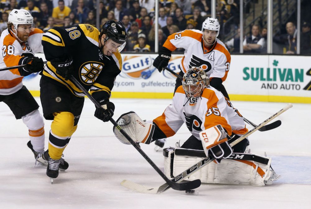 Bruins right wing Reilly Smith (18) shoots but misses as Philadelphia Flyers goalie Steve Mason (35) protects the net. (AP Photo/Elise Amendola)