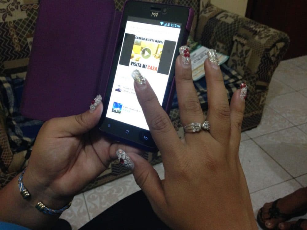 Asunción Diaz looks through her Facebook page for messages. Nearly half of all Mexicans go online and most of them use social media. (Mónica Ortiz Uribe)