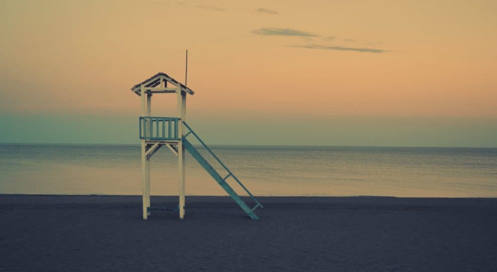 Susan Pollack: "I love being up and about before the beach fully awakens: before the lifeguards wheel their orange towers down to the water’s edge..." (Fre Sonneveld/ Unsplash)