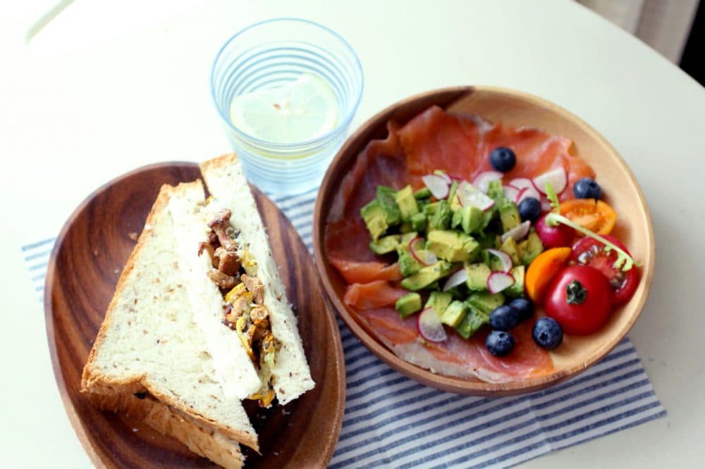 Eating a healthy diet can help protect against Alzheimer's, according to the meta-analysis by researchers at the University of California, San Francisco. (with wind/Flickr)