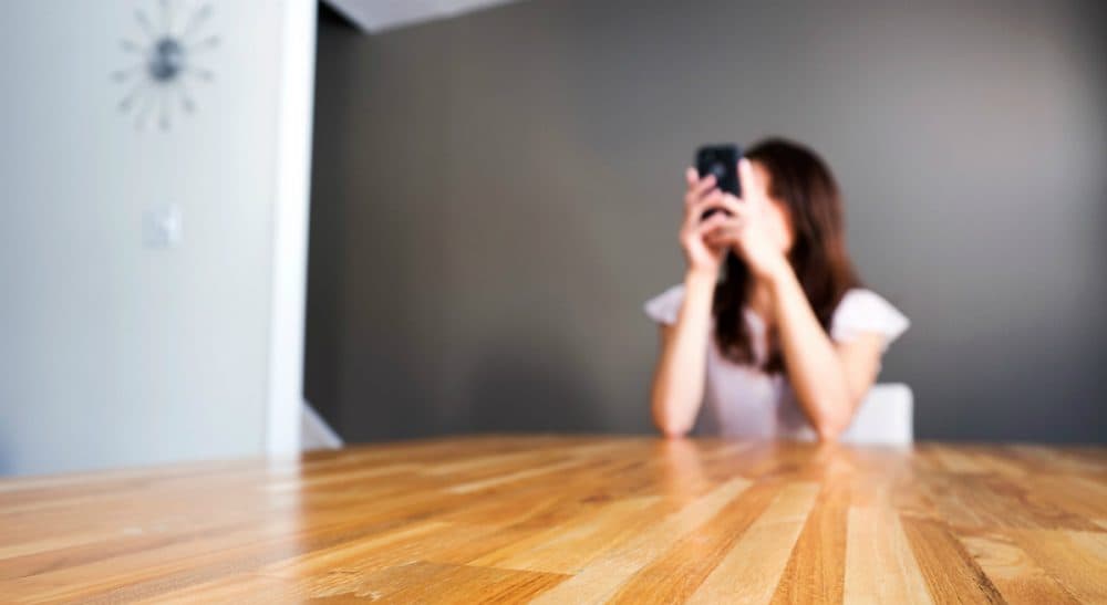 A man writes to lament that his wife is more interested in her phone than her family. (freemagebank)