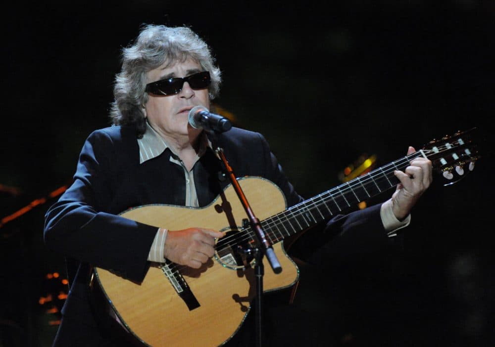 Jose Feliciano performs at the White House in Washington, DC on October 13, 2009. (Alexis C. Glenn-Pool/Getty Images)
