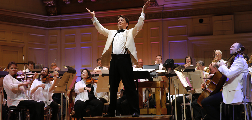 Keith Lockhart and the Boston Pops. (Courtesy Winslow Townson/Boston Symphony Orchestra)