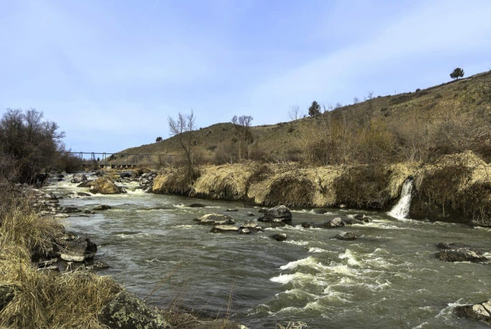 A dammed portion of the Klamath River. Native American tribes, conservation groups and commercial fishermen have been advocating for years to remove the dams. (Sheila Sund/Flickr)