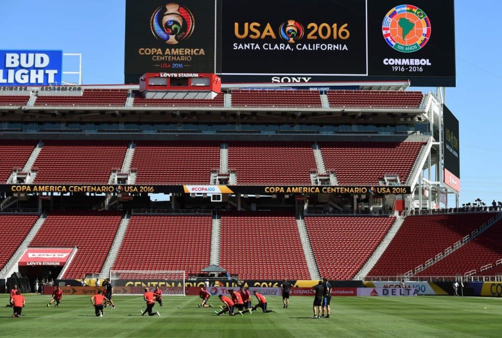 Members of the US men's soccer team train before their opening COPA America 2016 match against Colombia at the Levi's Stadium in Santa Clara on June 2, 2016. / AFP / Mark Ralston (Photo credit should read MARK RALSTON/AFP/Getty Images)