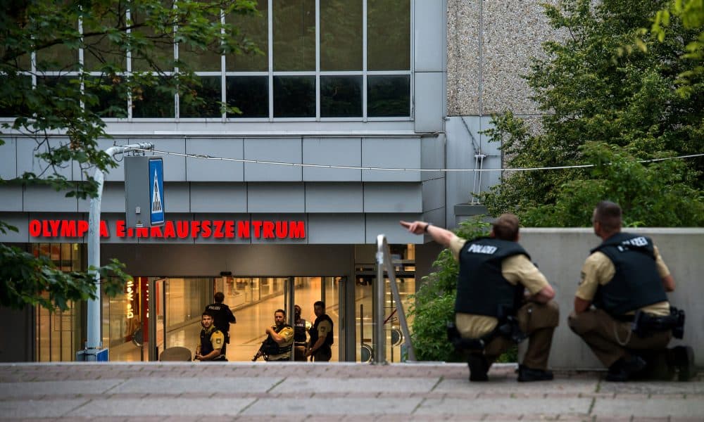 Police officers respond to a shooting at the Olympia Einkaufzentrum (OEZ) at July 22, 2016 in Munich, Germany. (Joerg Koch/Getty Images)