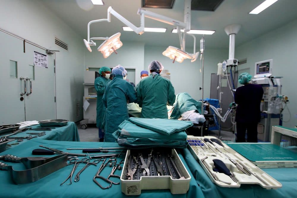 Surgeons prepare to operate. (Phalinn Ooi/Flickr)