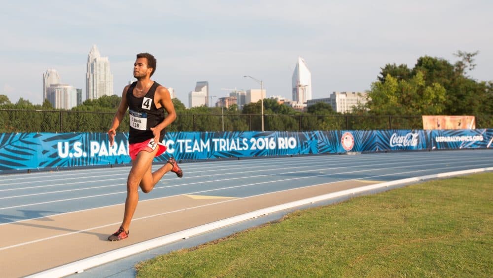 Chaz Davis runs in the 2016 U.S. Paralympic Track & Field team trials. (Courtesy Joe Kusumoto)