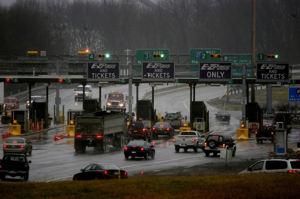 Traffic flows through an entrance to the Pennsylvania Turnpik on Nov. 24, 2004 in Willow Grove, Pennsylvania. (William Thomas Cain/Getty Images)