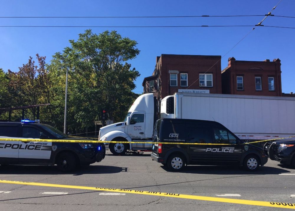 The crash scene in Porter Square. (Simón Rios/WBUR)