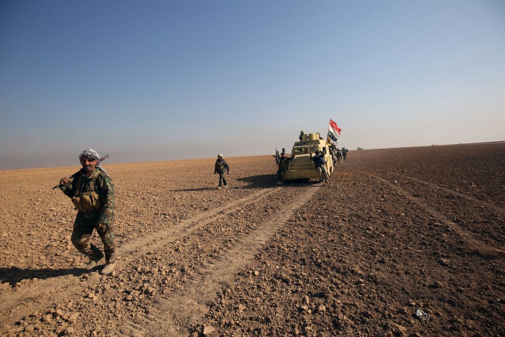 Shiite fighters advance towards the Iraqi town Shwah west of Mosul, on Dec. 11, 2016, during an ongoing operation against Islamic State (IS) group jihadists. (Ahmad al-Rubaye/AFP/Getty Images)
