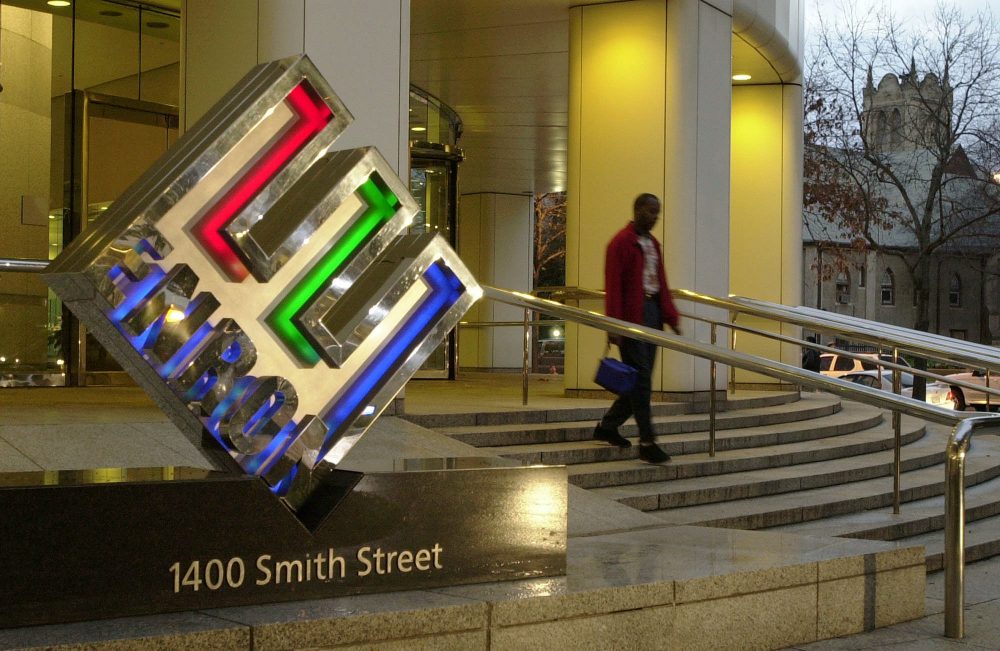 An unidentified person leaves Enron Corp. headquarters at the end of the day Tuesday, Jan. 22, 2002, in Houston. (Pat Sullivan/AP)