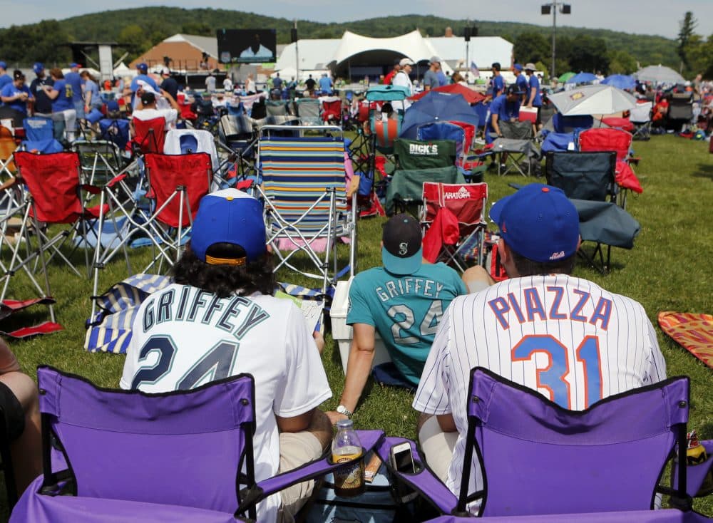 Last year Ken Griffey Jr. and Mike Piazza were inducted into the Hall of Fame. This year it will be Jeff Bagwell, Tim Raines and Ivan Rodriguez. (Mike Groll/AP)