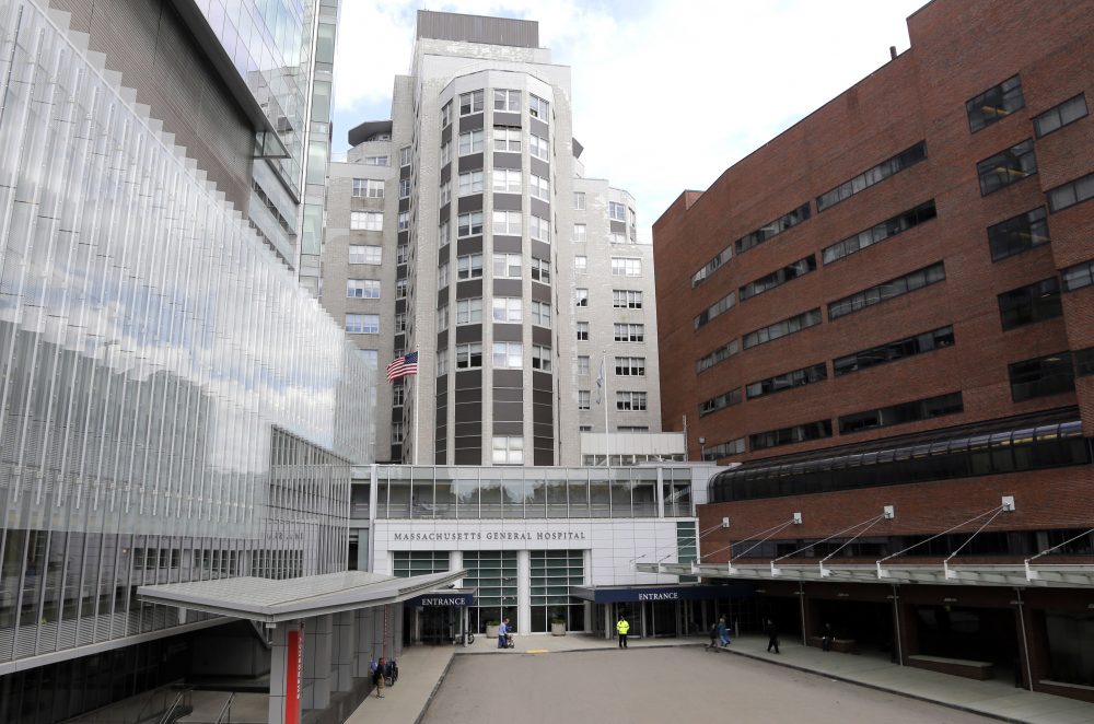 The main entrance of Massachusetts General Hospital is seen, Monday, May 16, 2016, in Boston. (AP Photo/Elise Amendola)
