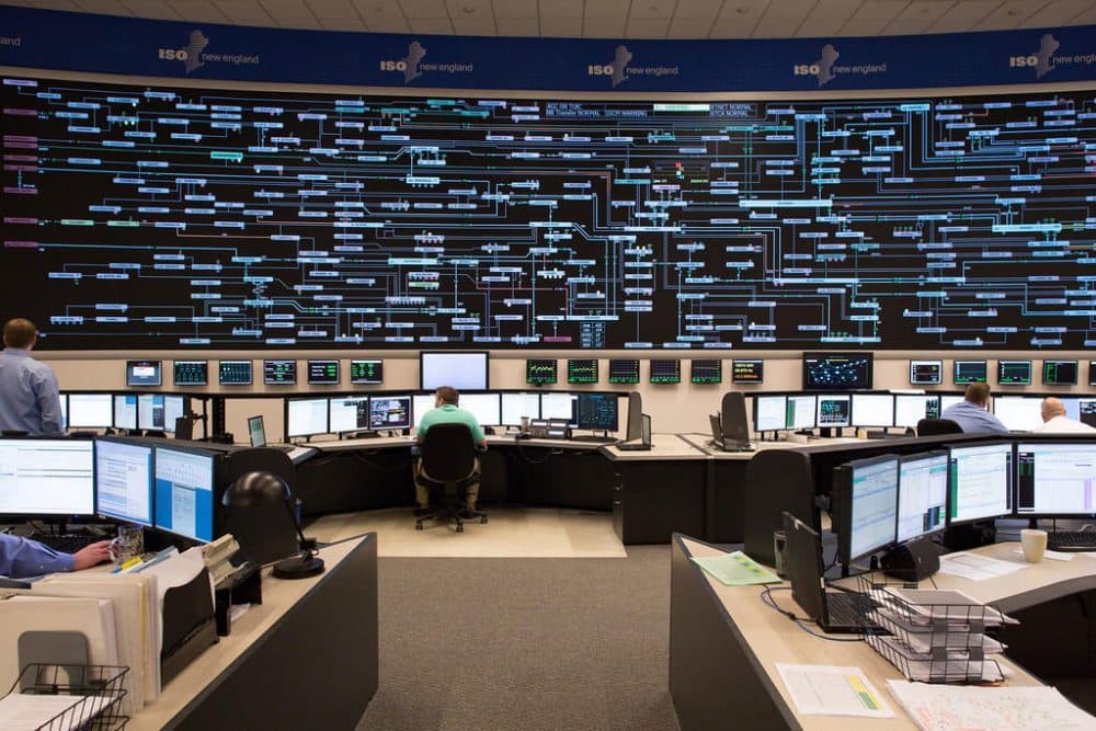 ISO New Engalnd's control room is shown. (Courtesy of ISO New England)