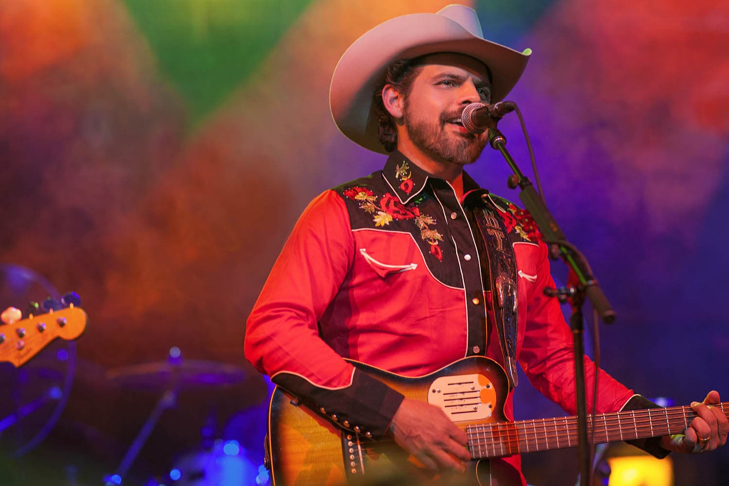 Country Music Star Rick Trevino Sings About LatinAmerican