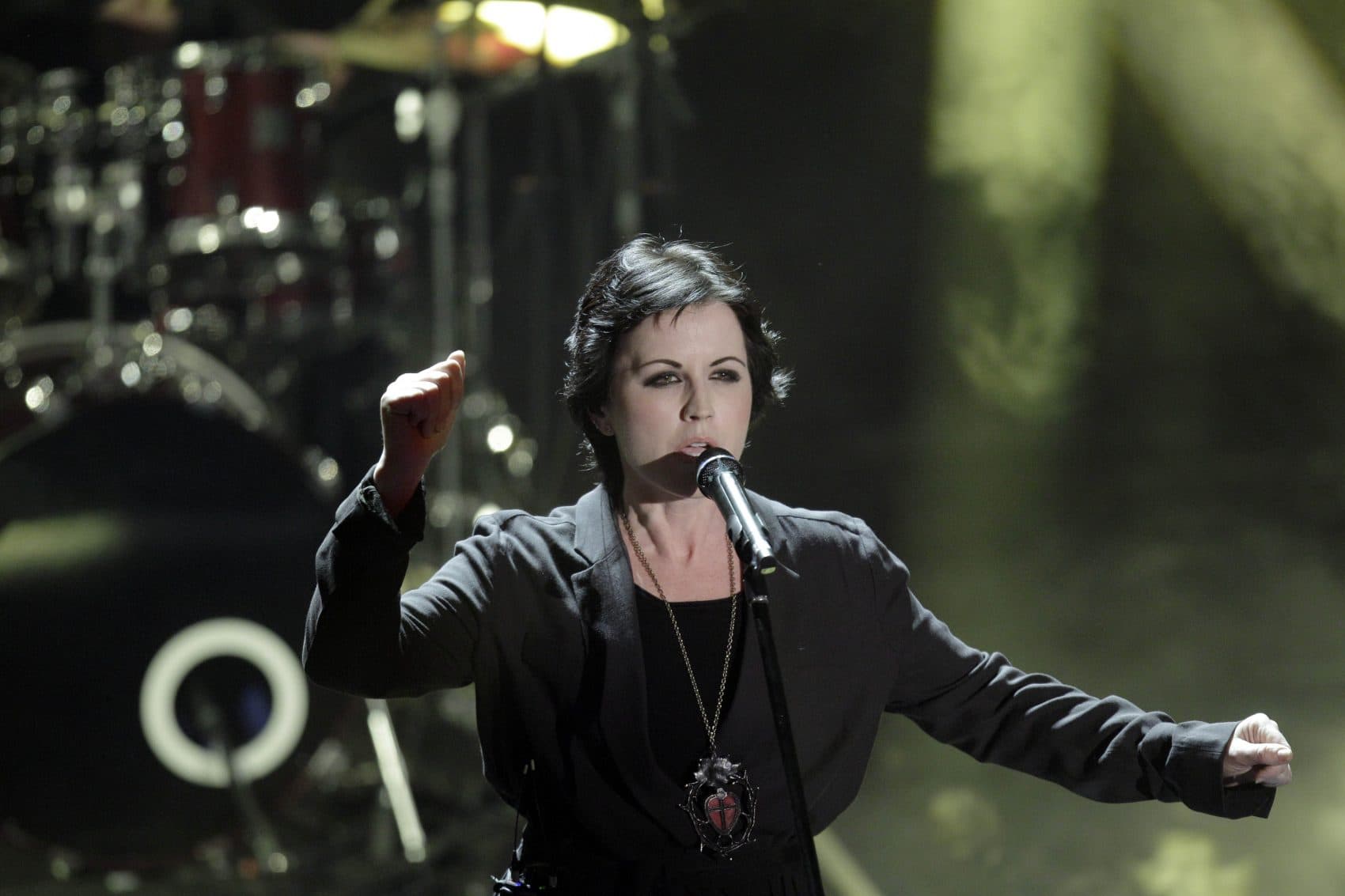 Dolores O Riordan Lead Singer Of The Cranberries Was A Voice To Be Reckoned With The Artery - zombies song the cranberries roblox id
