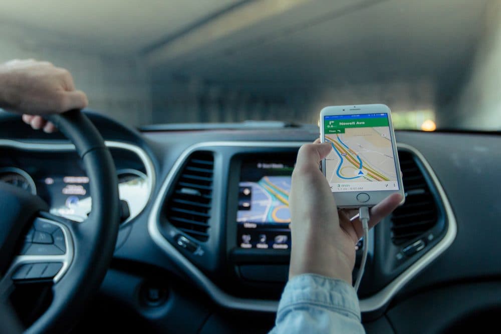 Navigating the roads with a smartphone device. (Foundry/Pixabay)
