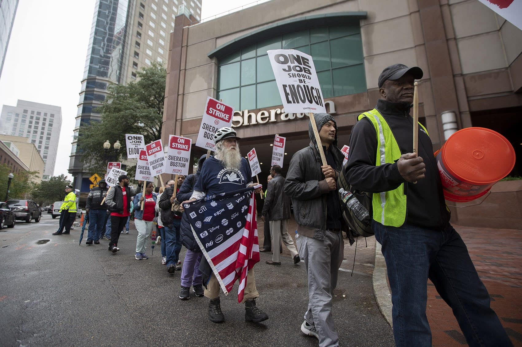 Marriott workers picketing outside of the Sheraton Boston in the morning on Oct. 3, 2018. (Jesse Costa/WBUR)