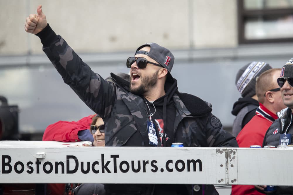 World Series MVP Steve Pearce gives a thumbs up to fans. (Jesse Costa/WBUR)