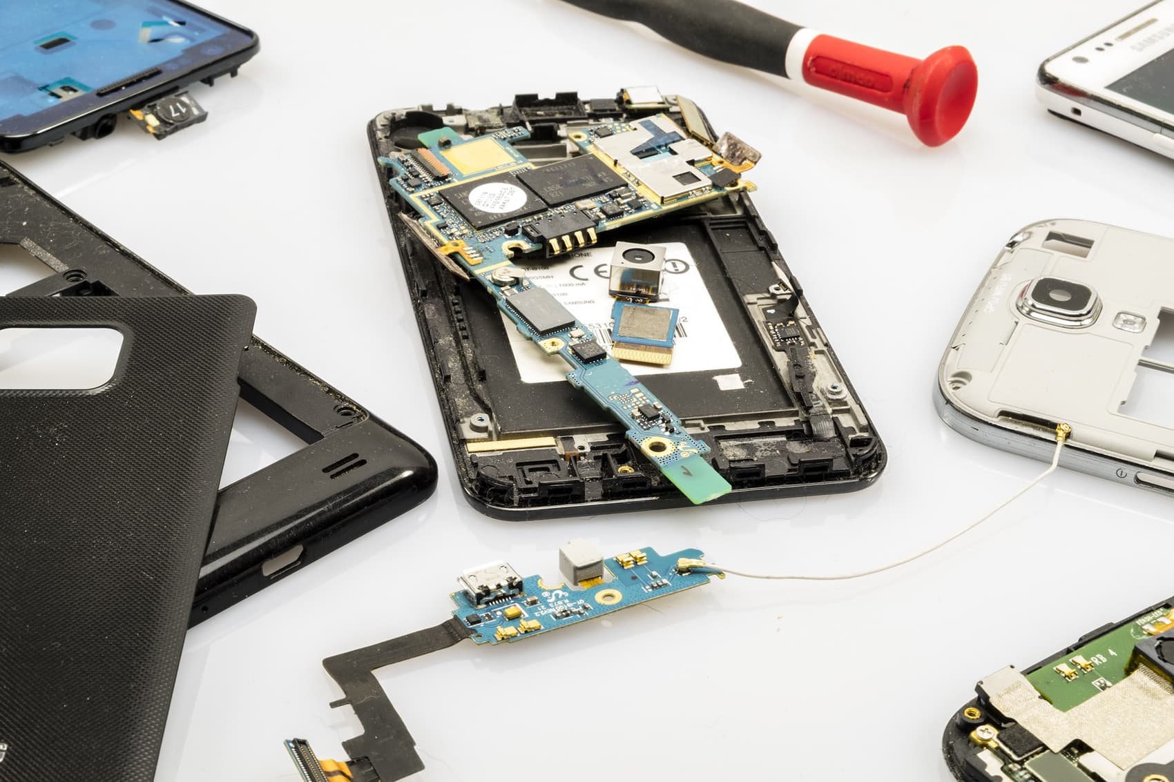 Can't Fix Your Smartphone? The RightToRepair Movement Wants To Change