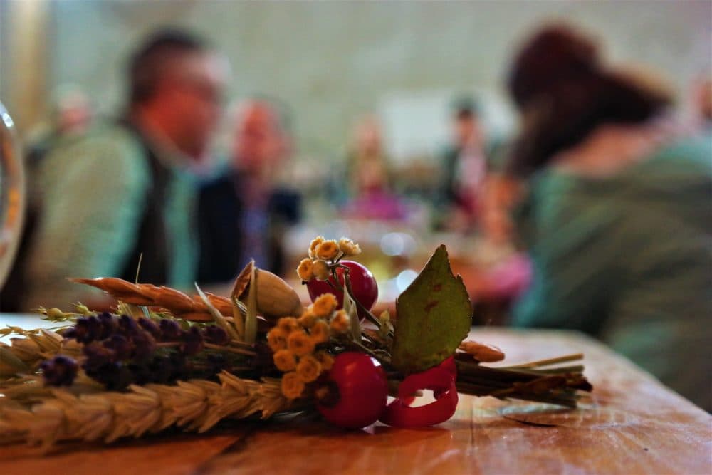 The holiday season is traditionally a time to strengthen the bonds between family members. But for many, those ties have been cut because they are estranged from their loved ones. (Tiluria/Pixabay)