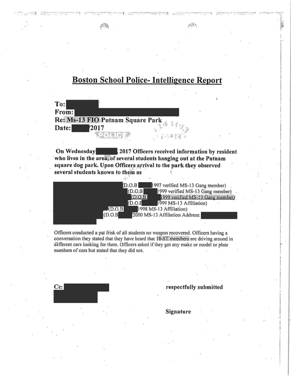 La Policía Escolar de Boston presentó este llamado "informe de inteligencia" en el que se detalla el "cacheo" de estudiantes fuera de la propiedad escolar en East Boston. Los detalles de identificación en el informe han sido ocultados por WBUR.