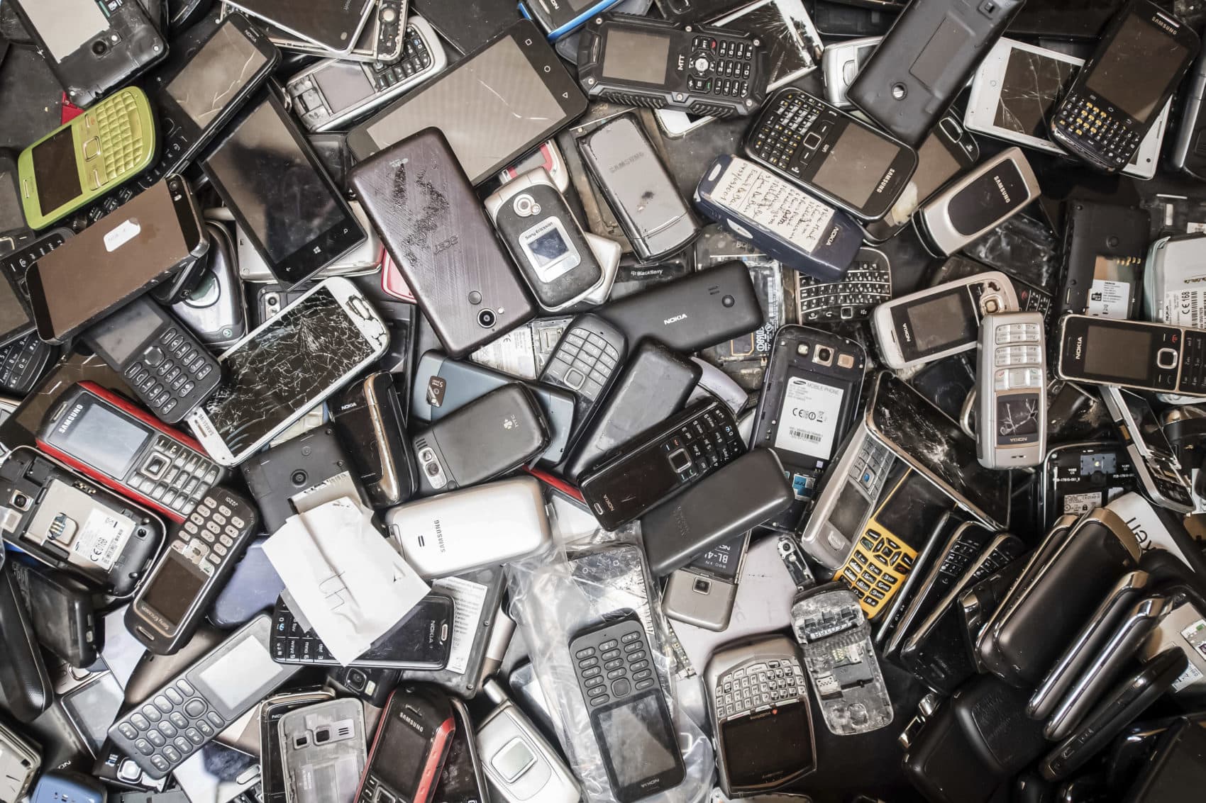 Americans Toss 151 Million Phones A Year What If We Could Repair