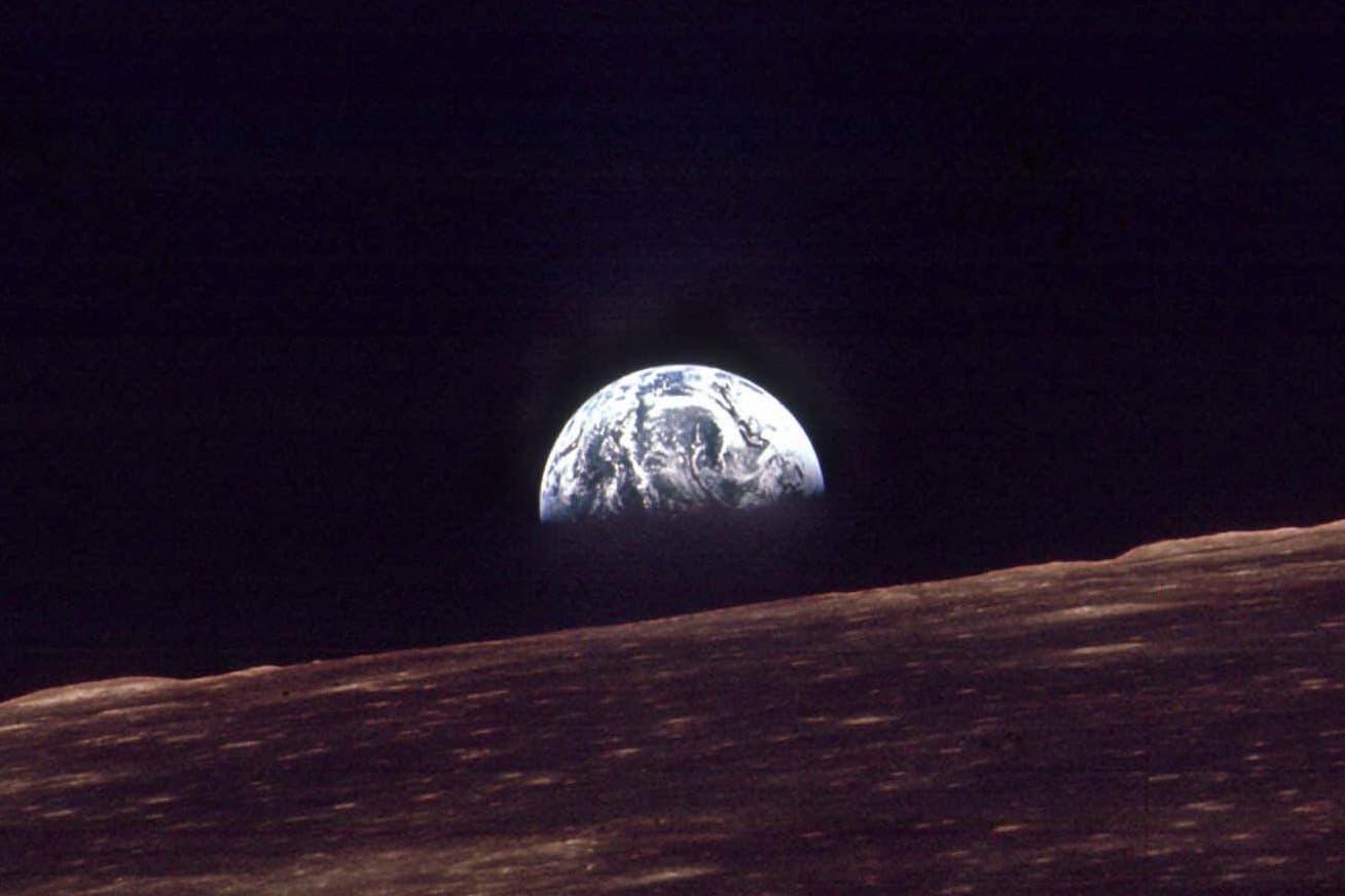 NASA Earth rise over Moon Apollo 8 First Photo Picture deep space Borman